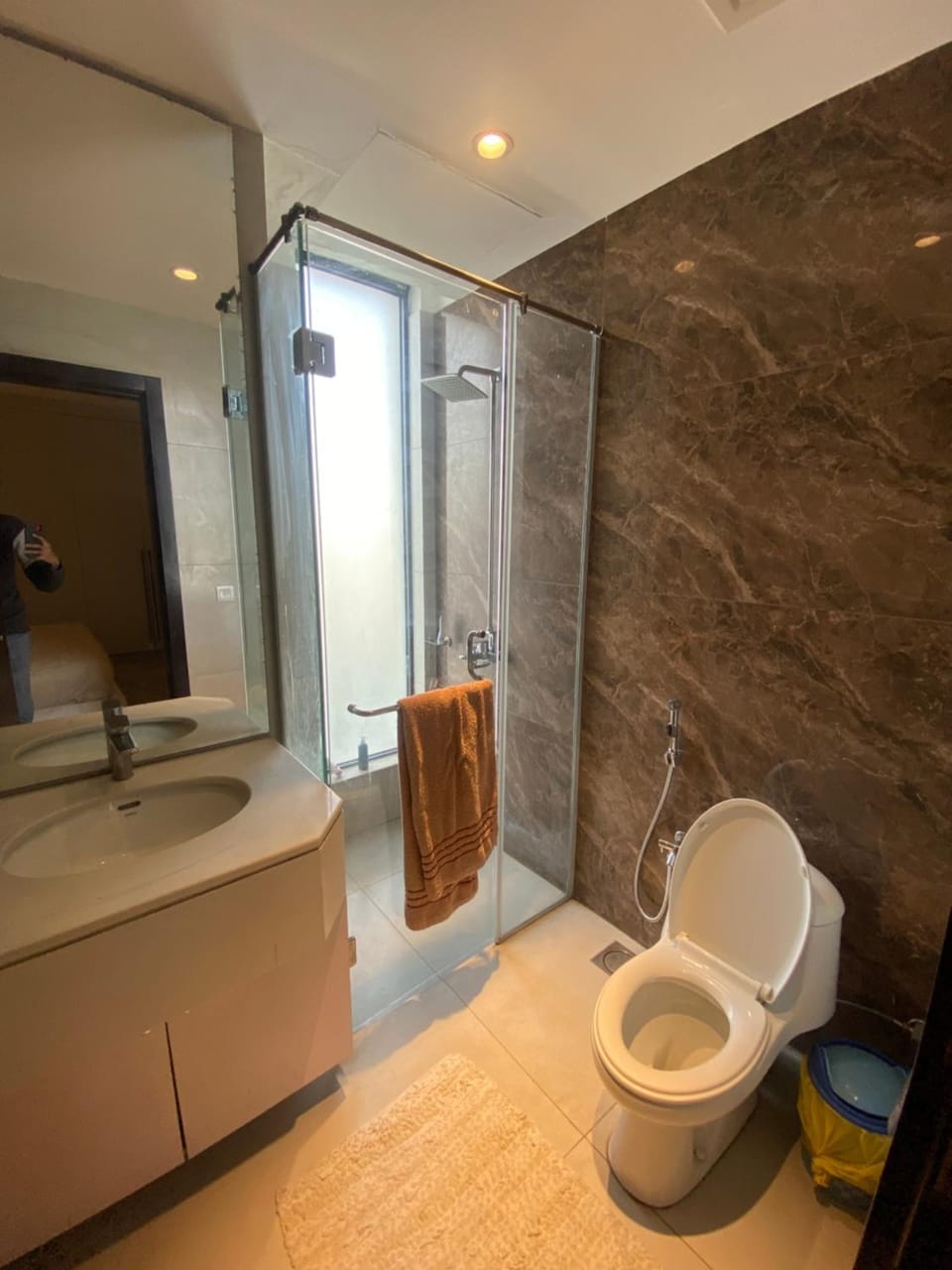 1 BHK Luxury apartment in Zameen Auram, Gulberg Apartment in Lahore