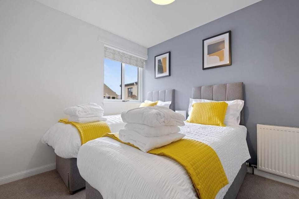 East Beach flat balcony with sea-views jacuzzi House in Lossiemouth