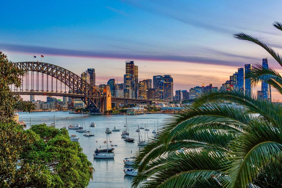 Luxurious Couple's Nest - With Iconic Sydney Harbour Bridge Views Apartment in Sydney