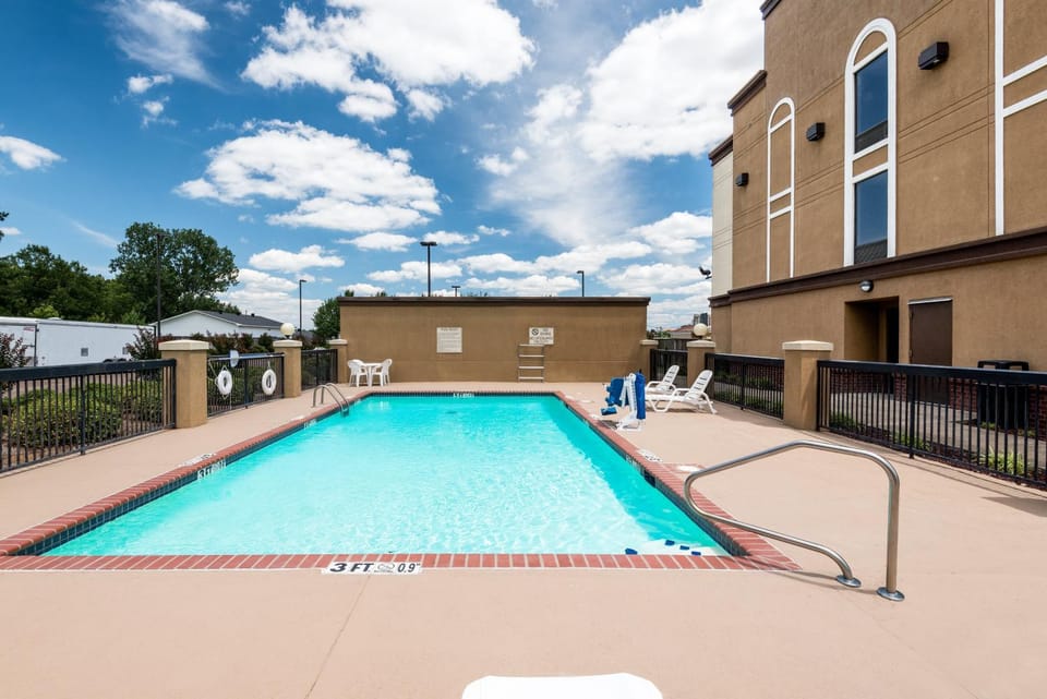 Swimming pool, Swimming pool