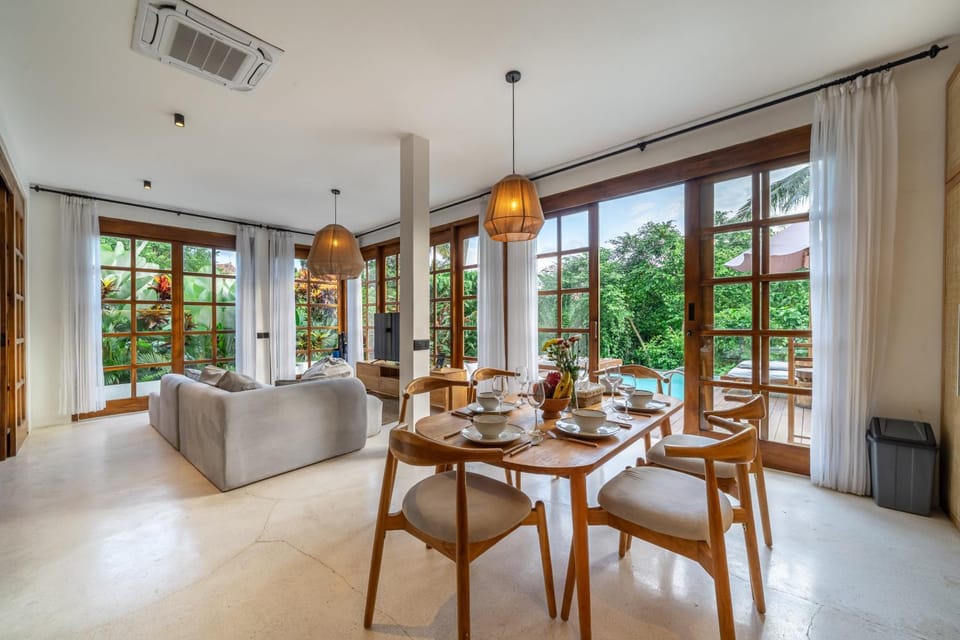 Living room, Dining area