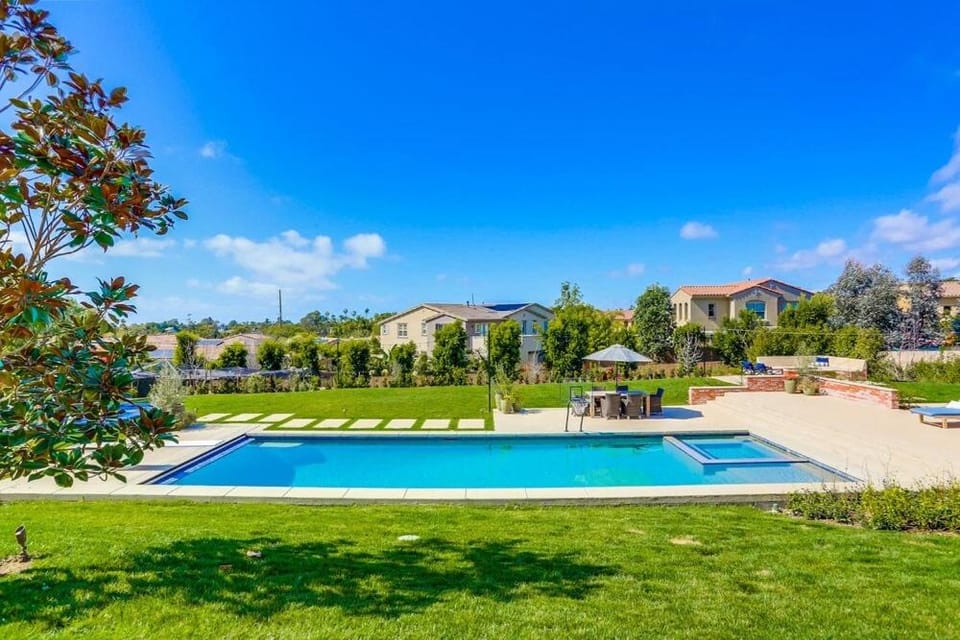 Private Resort with Pool, Pickleball Court & Outdoor Oasis Villa in Leucadia