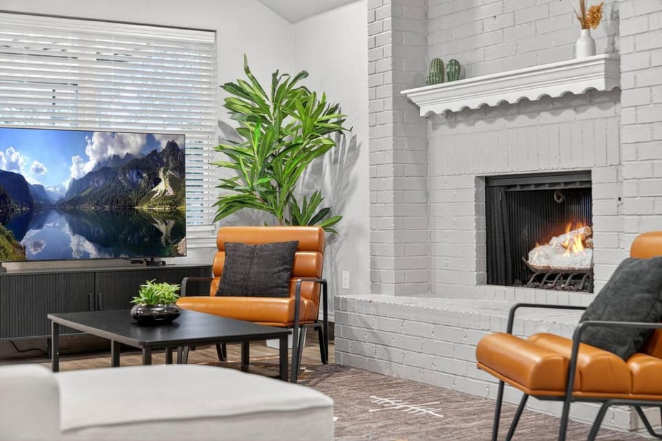 Communal lounge/ TV room, Living room, Seating area