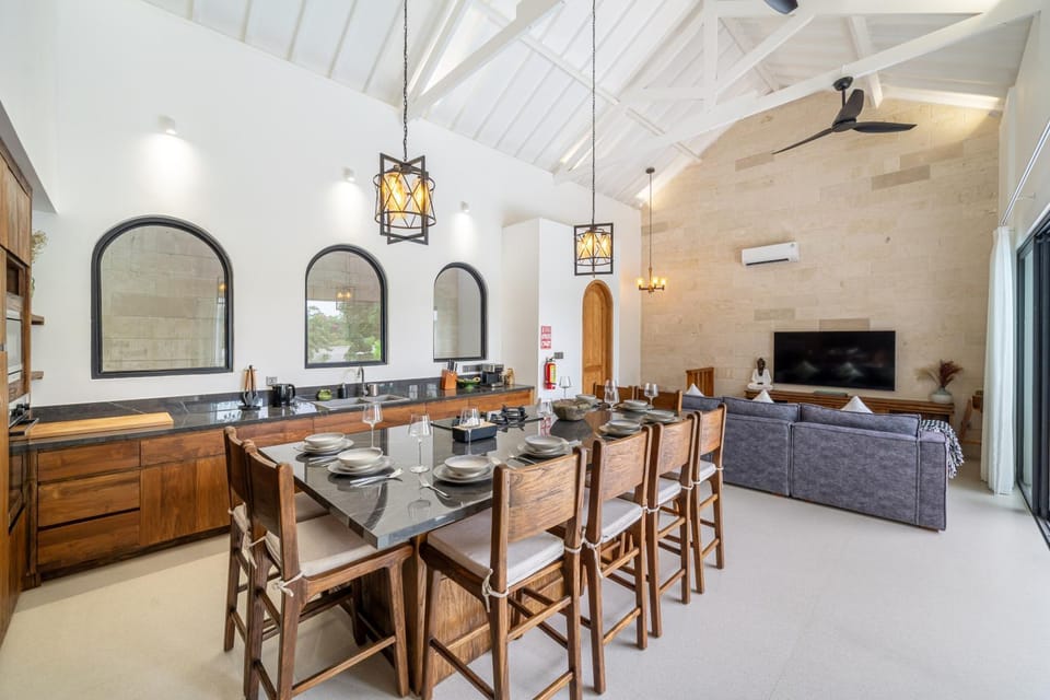 TV and multimedia, Kitchen or kitchenette, Living room, Dining area