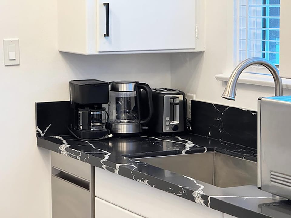 minibar, kitchen