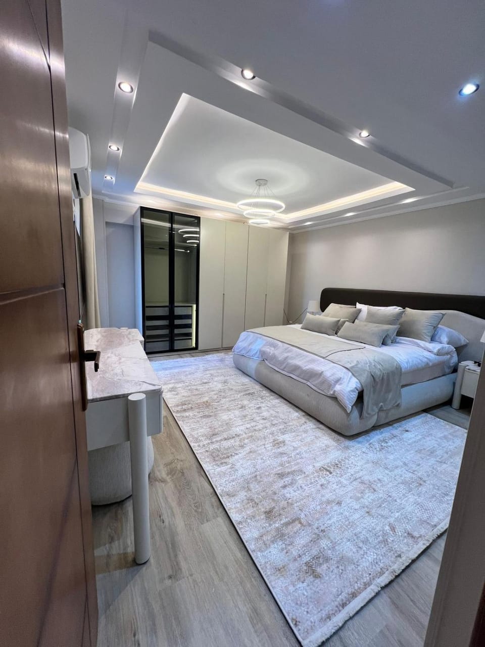 Bed, Living room, Photo of the whole room, Seating area, Bedroom, wardrobe