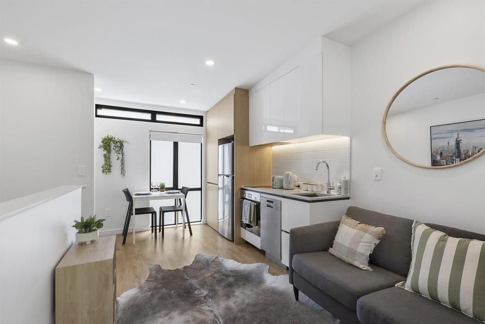 Kitchen or kitchenette, Seating area, Dining area