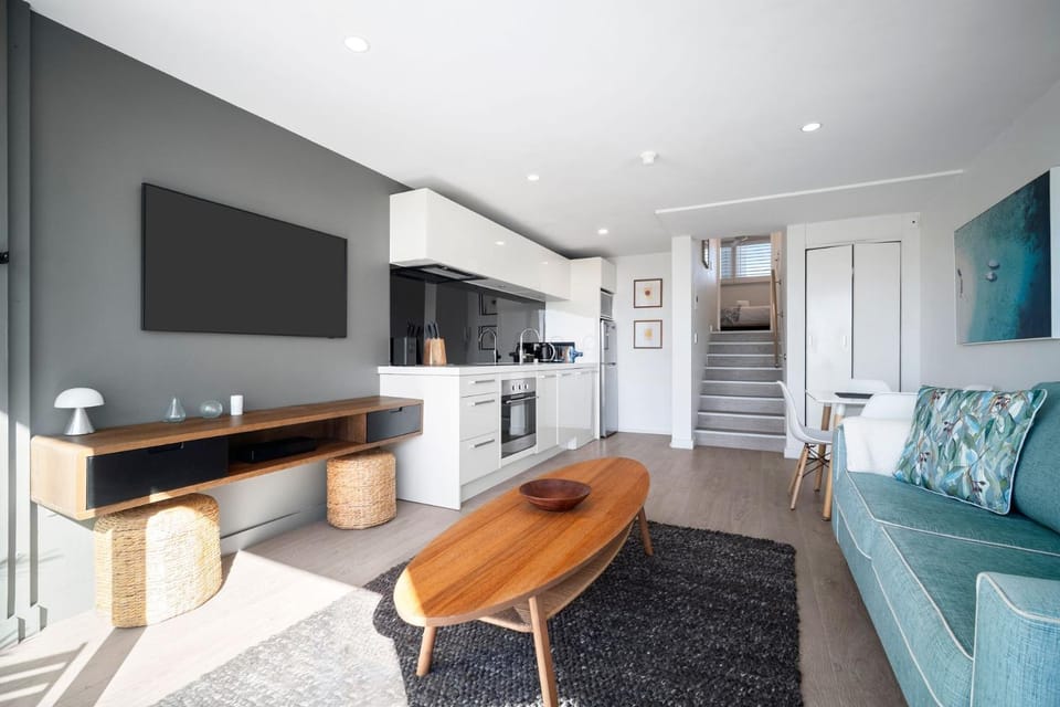 Water View Coastal Loft in Manly Pool Access Apartment in Manly