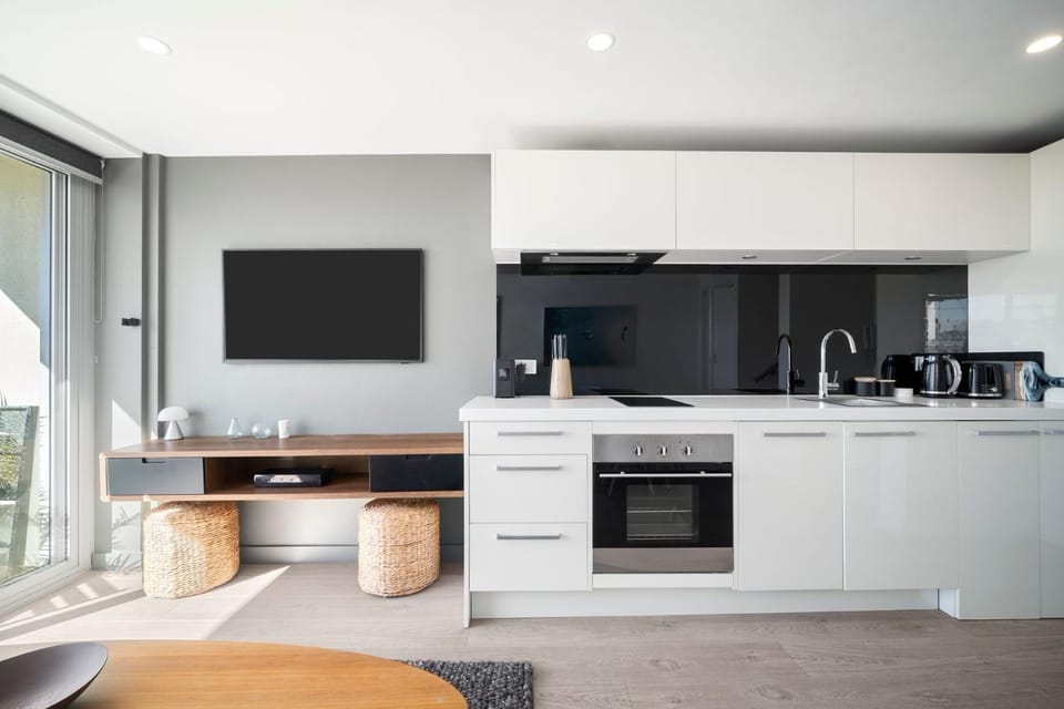 Water View Coastal Loft in Manly Pool Access Apartment in Manly