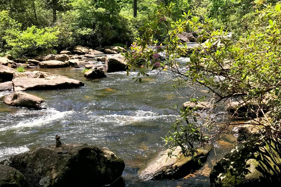 5 Mi to 9-Hole Golf! Creekside Sapphire Escape House in Tennessee