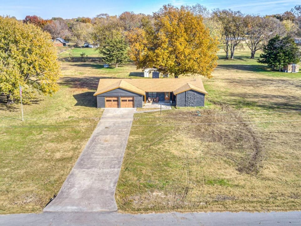 Fabulous 3-bed 2-Bath in Owasso on 3 acres! House in Tulsa