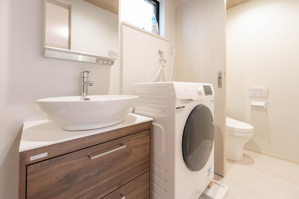 Toilet, Bathroom, washing machine