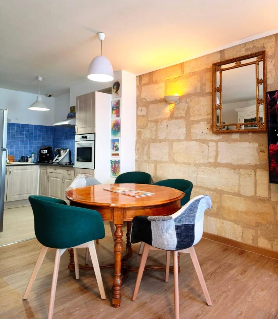 Grand appartement 80m2 à 100m de la Gare Saint Jean Apartment in Bordeaux