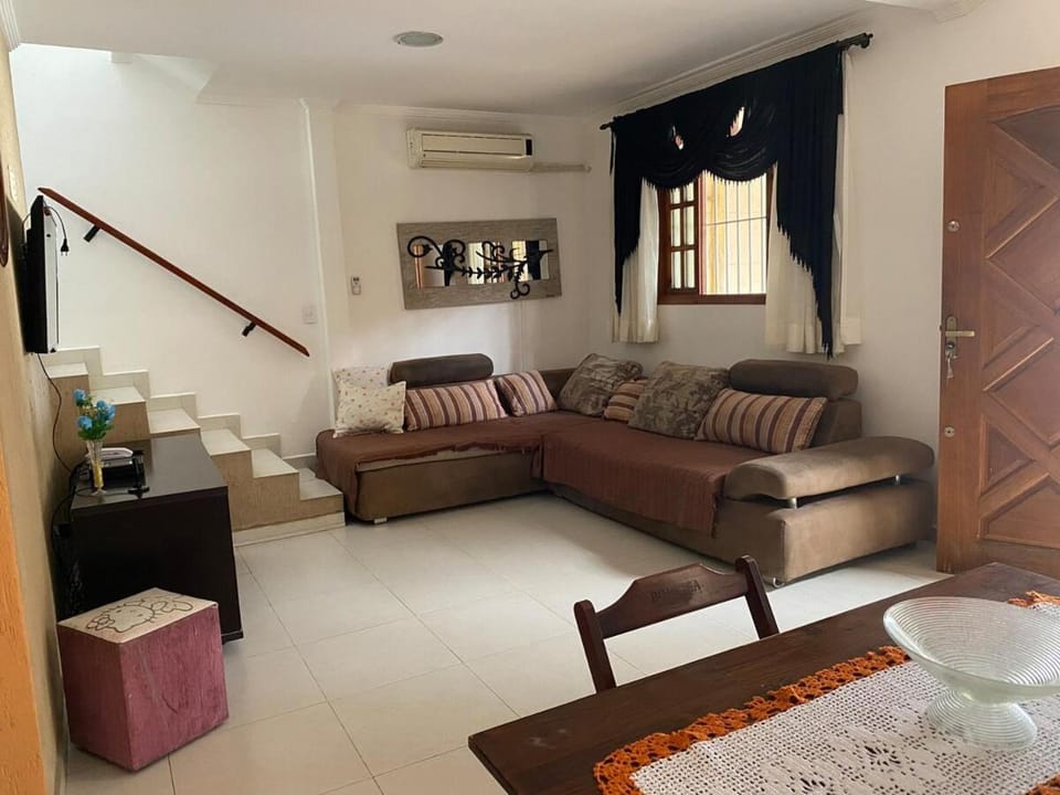 Two-story House with Pool Praia Grande House in State of São Paulo