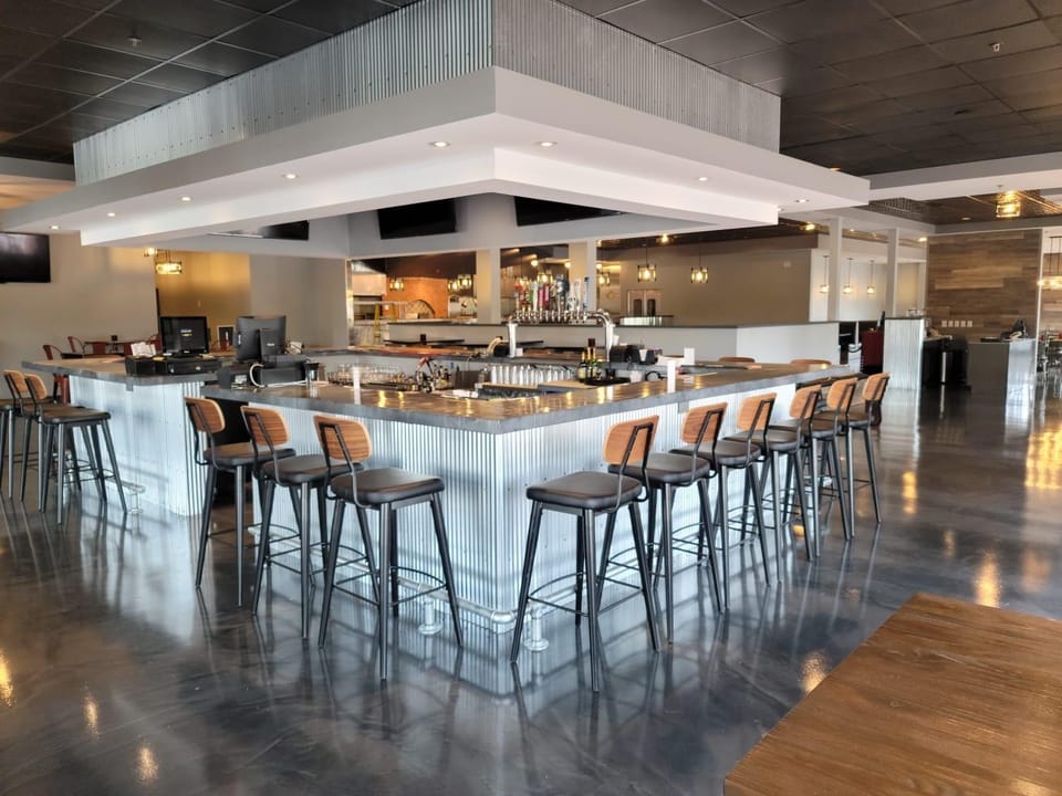 Restaurant/places to eat, Lounge or bar, Breakfast