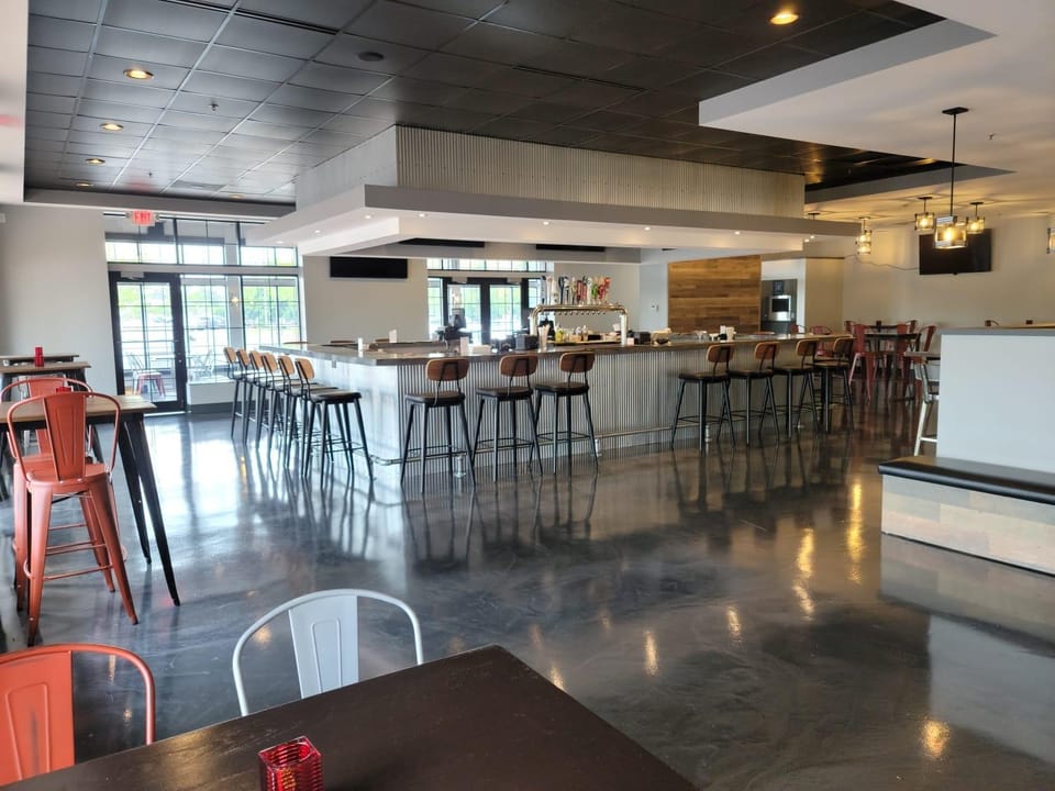 Restaurant/places to eat, Lounge or bar