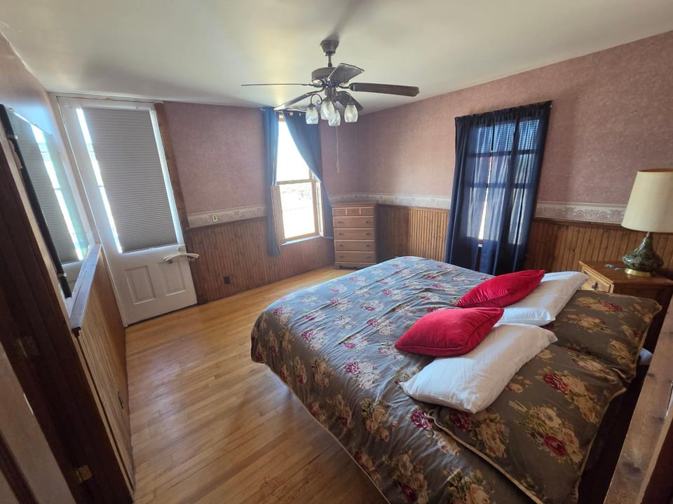 Mrs Hippie Inn Apartment in Wisconsin