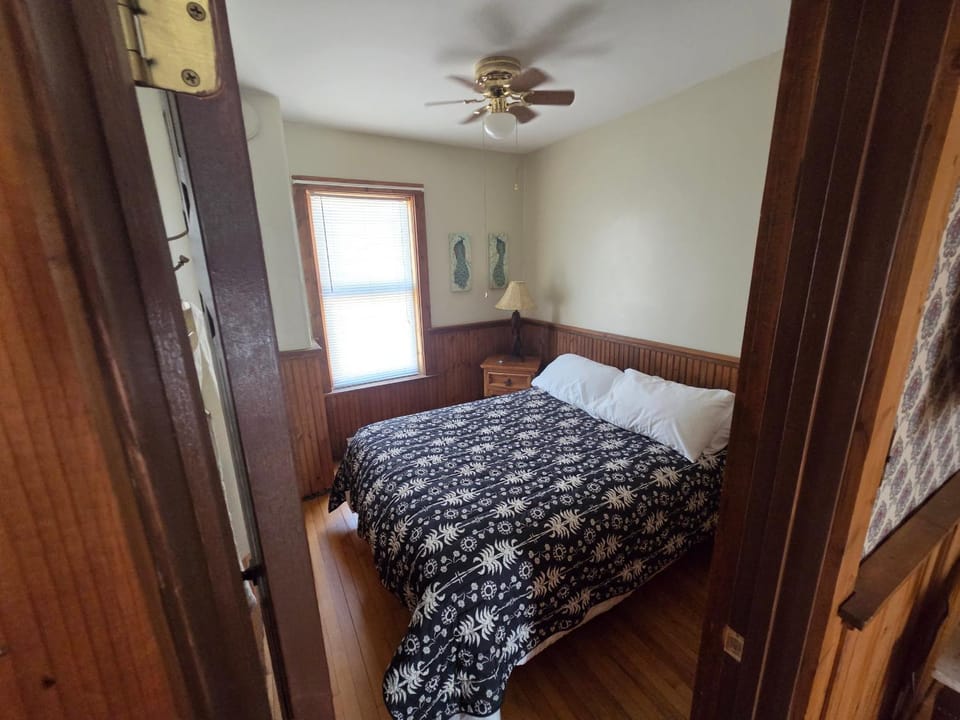 Mrs Hippie Inn Apartment in Wisconsin