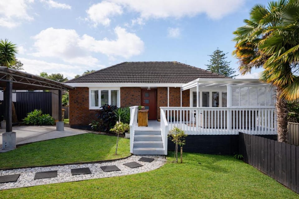 Property building, Spring, Day, Garden, Garden view