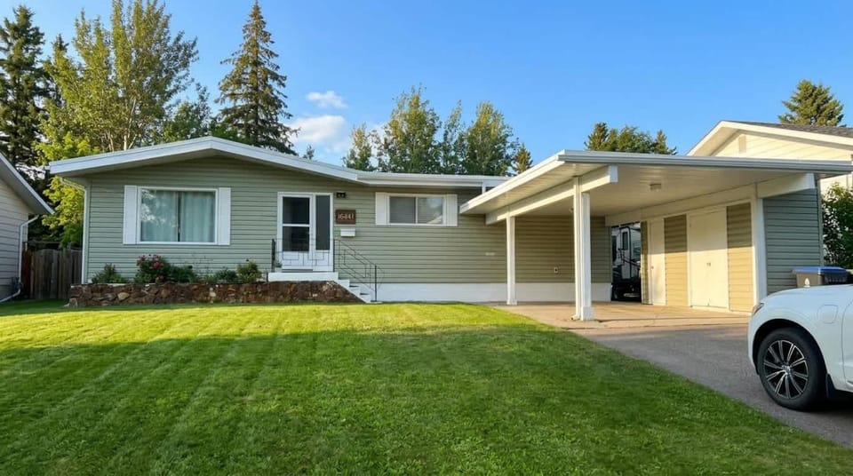 Quiet & Cozy Retreat Near Downtown Prince George House in Prince George