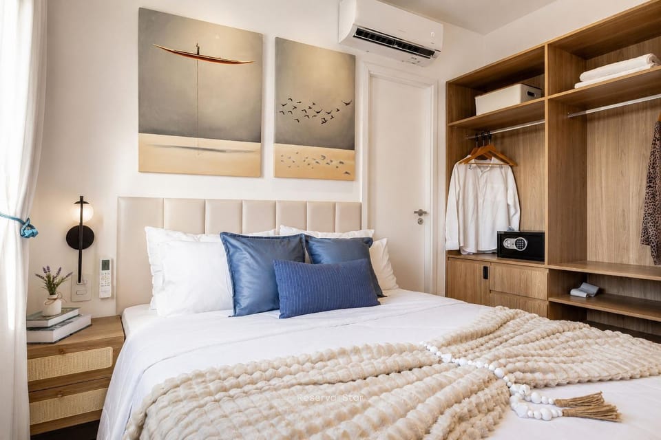 Photo of the whole room, Bedroom