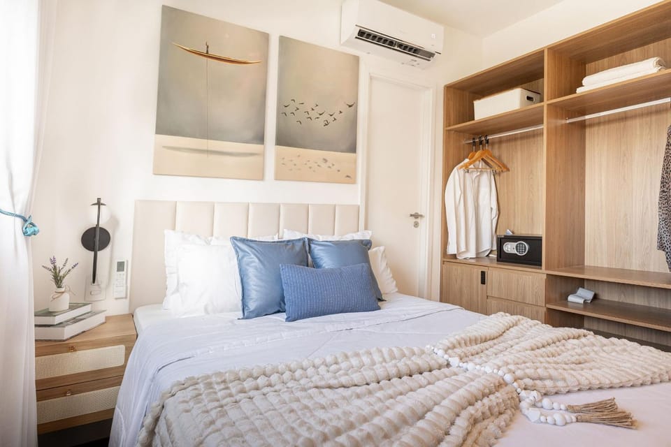 Photo of the whole room, Bedroom