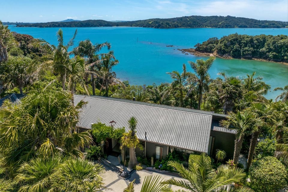 Palms on Kennedy Point House in Auckland Region