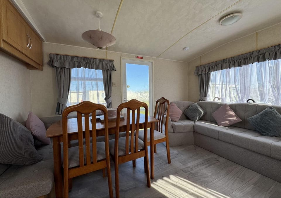Dog-Friendly 6 Berth Caravan With Side Decking Ref 67052L House in Ingoldmells