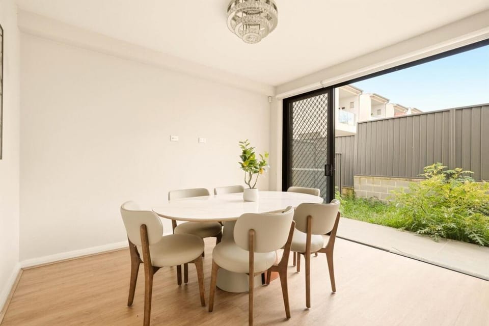 Box Hill 4BR Home Perfect For Family Getaway House in Sydney