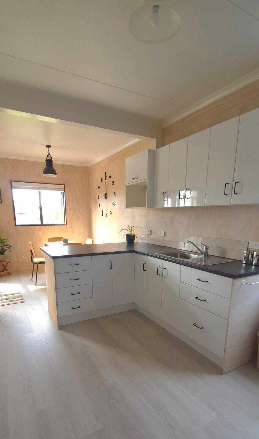 Dining area, kitchen