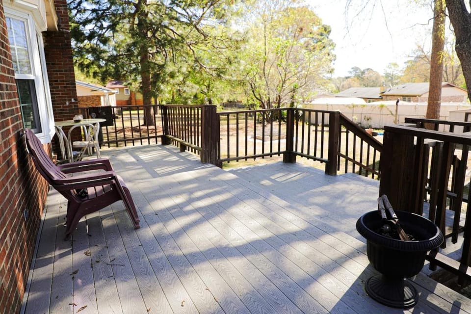 Spacious 3BR Home Firepit Deck Near Fort Liberty House in Fayetteville