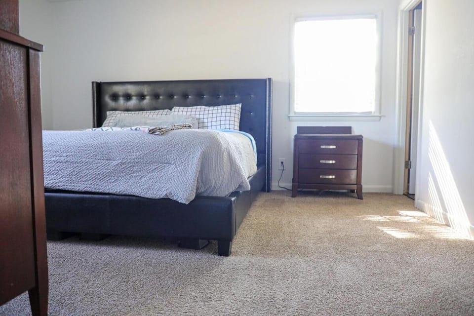 Spacious 3BR Home Firepit Deck Near Fort Liberty House in Fayetteville