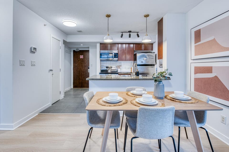 Kitchen or kitchenette, Dining area, stove
