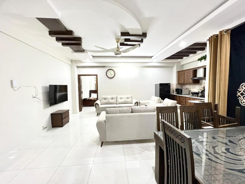 TV and multimedia, Kitchen or kitchenette, Living room, Seating area, Dining area, Evening entertainment