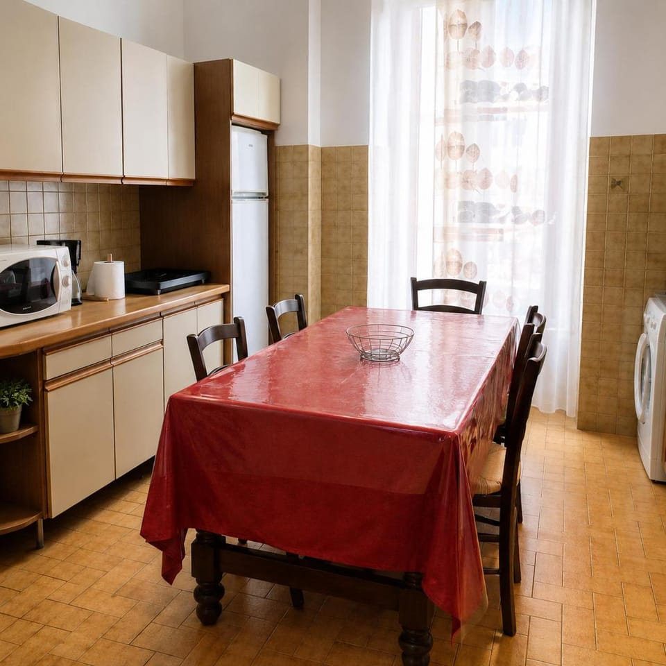 Kitchen or kitchenette, Dining area, stove