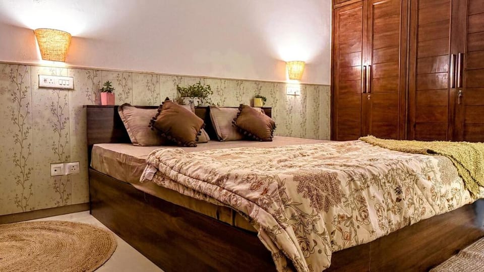 Projector, table tennis, whole house with live music and PS5 House in Chandigarh
