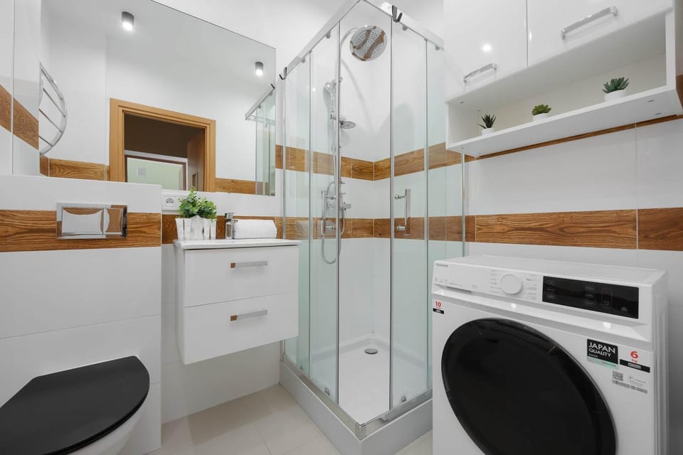 Shower, Bathroom, towels, washing machine