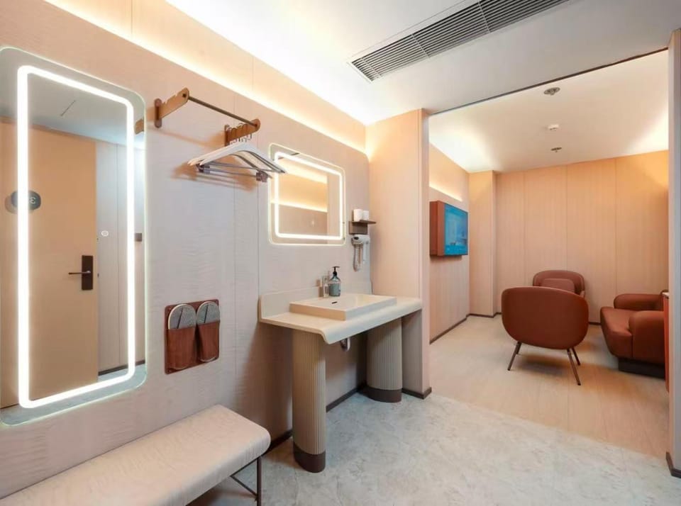 Hanting Hotel Shanghai New International Expo Centre Longyang Road Maglev Hotel in Shanghai