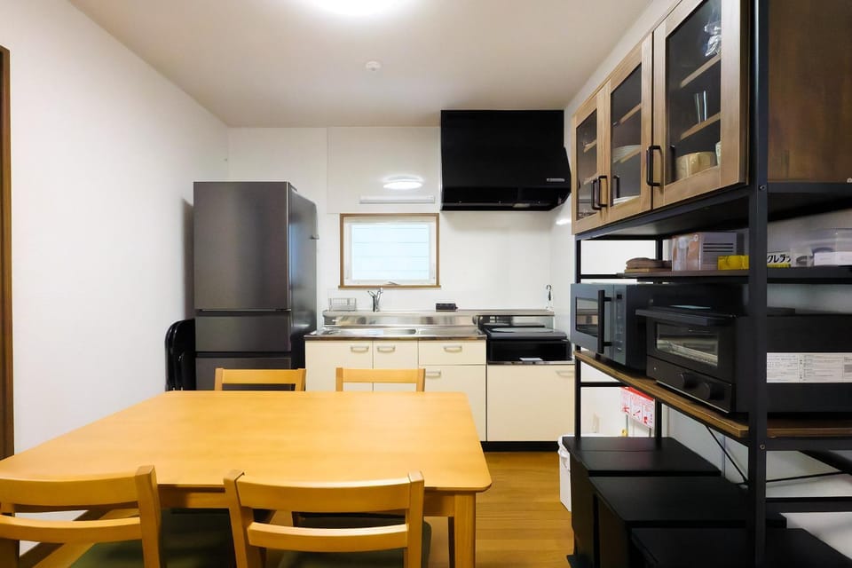 Kitchen or kitchenette, Dining area, stove