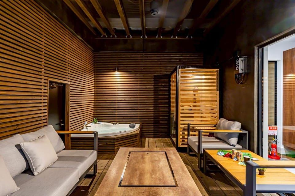 Patio, Hot Tub, Sauna, Balcony/Terrace