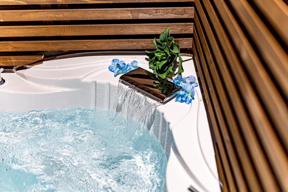 Hot Tub, Hot Tub