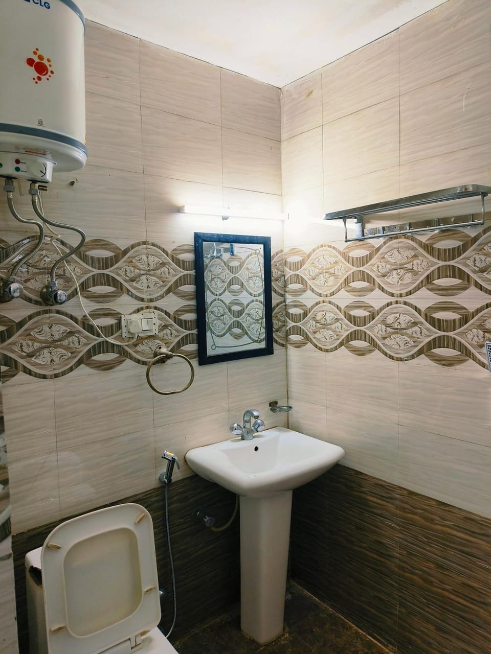 The Plaza Dalhousie - Near Ghandhi Chowk Mall Road Hotel in Himachal Pradesh