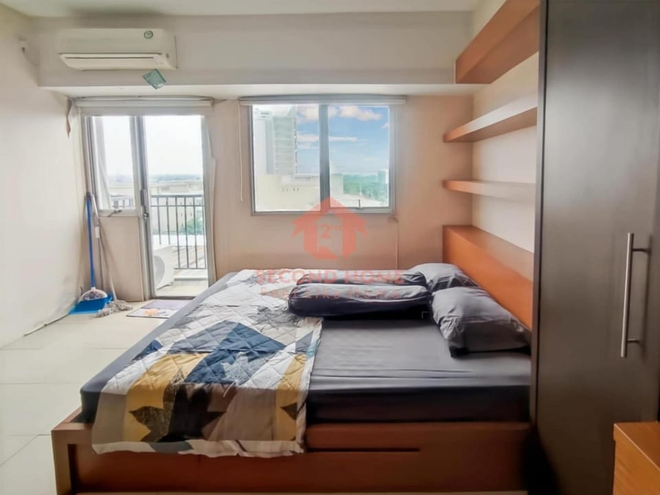 Strategic Studio Depok Park View Pool & Wi-Fi Apartment in West Java