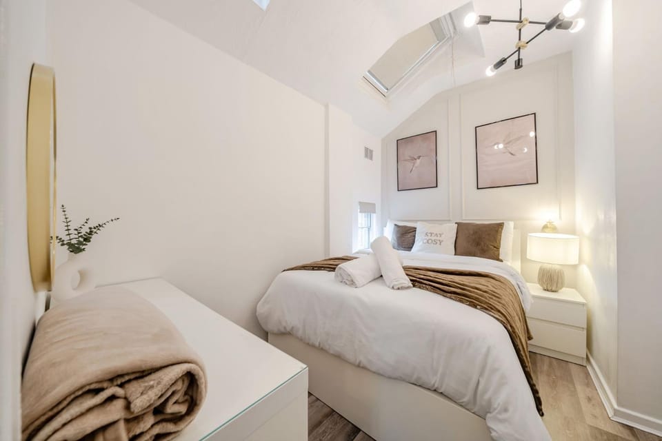 Bed, Decorative detail, Bedroom