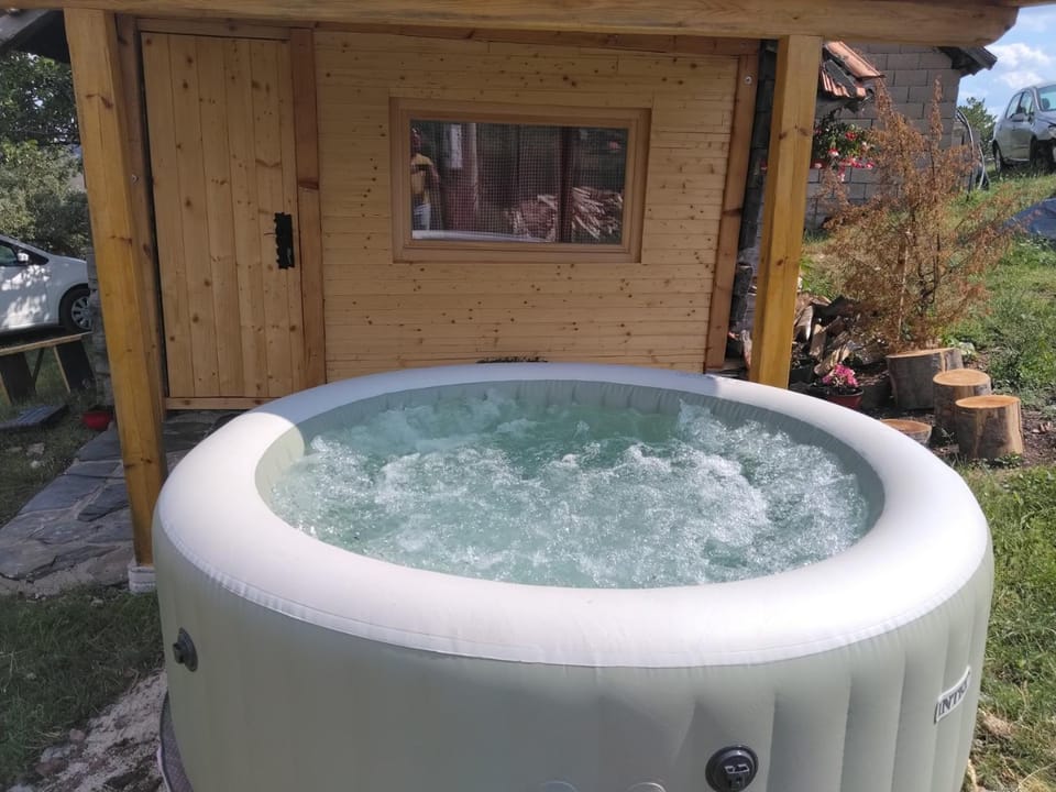 Hot Tub, Swimming pool
