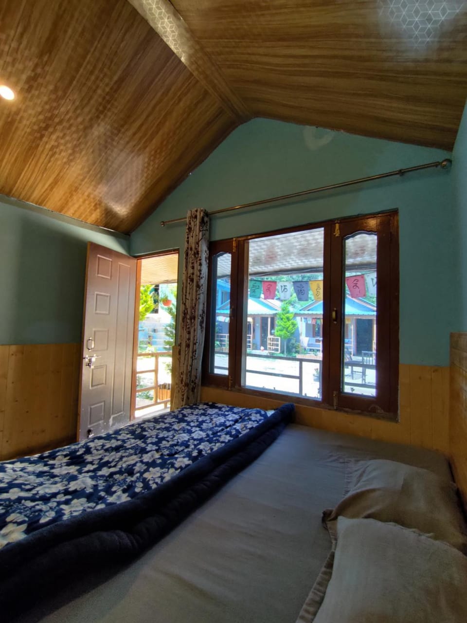 Lee Garden Himalayan Wooden Cottage Kasol Hotel in Himachal Pradesh