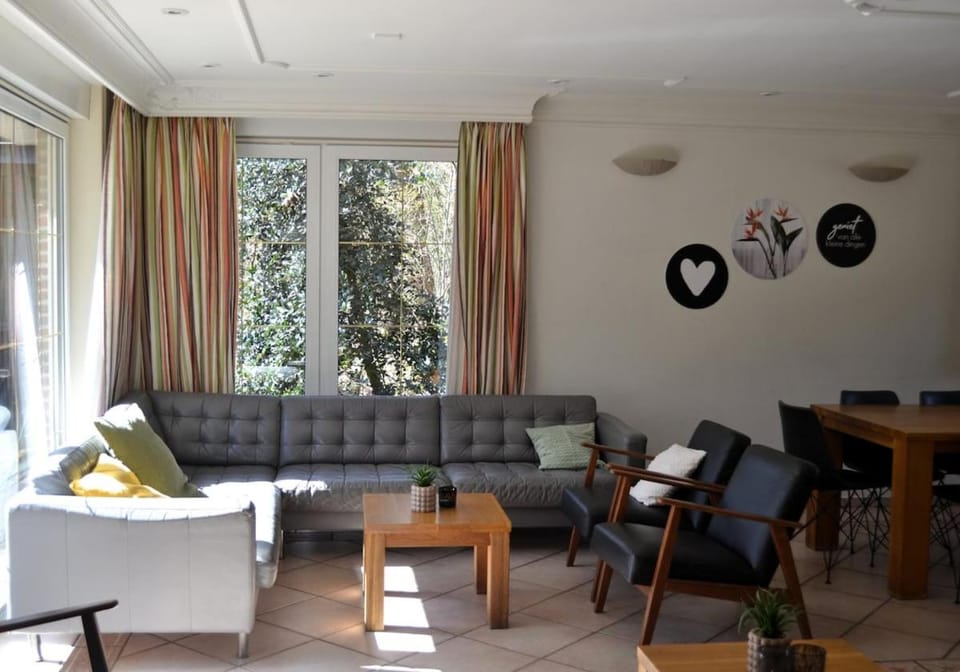 Bosvilla op privéterrein, zwembad, sauna &speeltuin, 16 pers Veluwe Villa in Lunteren