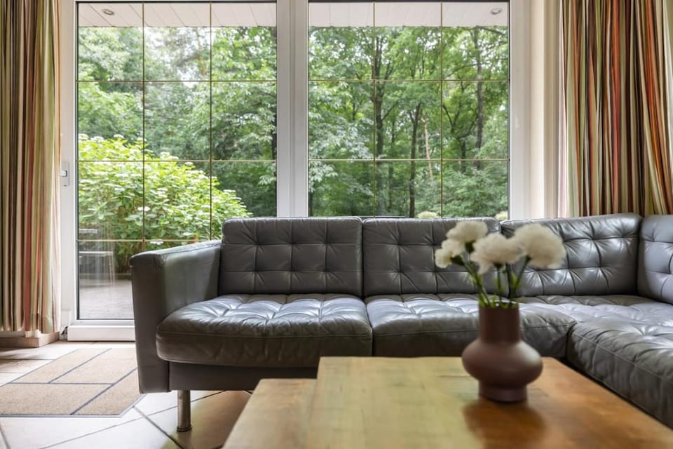 Bosvilla op privéterrein, zwembad, sauna &speeltuin, 16 pers Veluwe Villa in Lunteren
