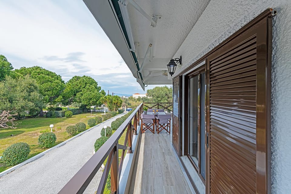 Property building, Day, View (from property/room), Balcony/Terrace