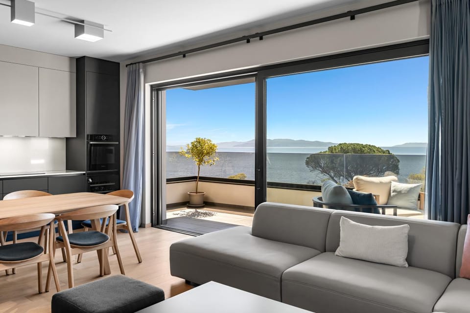 Living room, Dining area, Sea view
